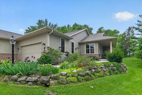 71 Berdella Ct, Cross Plains, WI 53528