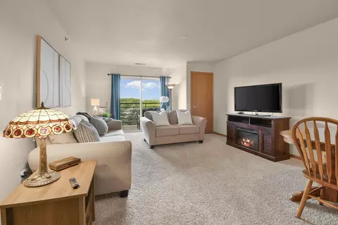 102 Prairie Heights Dr #212, Verona, WI 53593