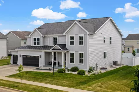 2521 Red Bud Ln, Sun Prairie, WI 53590