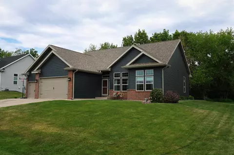 1013 E Superior Dr, Edgerton, WI 53534