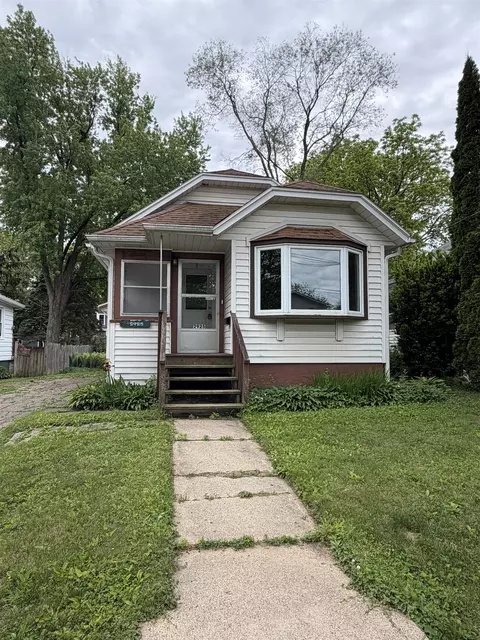 2925 Sachs St, Madison, WI 53704