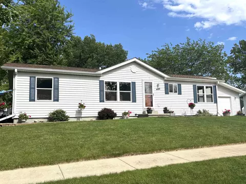 446 Arbor Dr, Juneau, WI 53039
