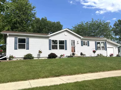 446 Arbor Dr, Juneau, WI 53039