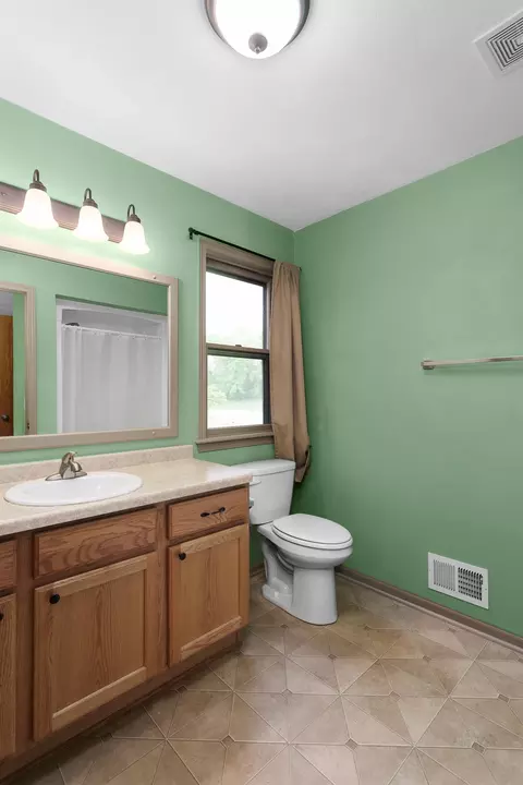 Bath - 311 E Sunset Dr, Milton, WI 53563 photo 2 of 4