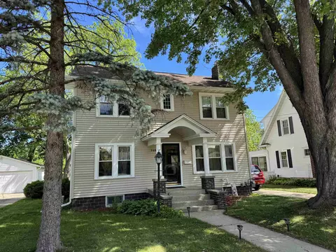 1407 Sharon St, Janesville, WI 53545