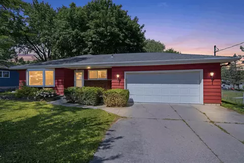 549 N Main St, Cottage Grove, WI 53527
