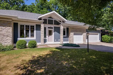 1300 Kings Lynn Rd, Stoughton, WI 53589