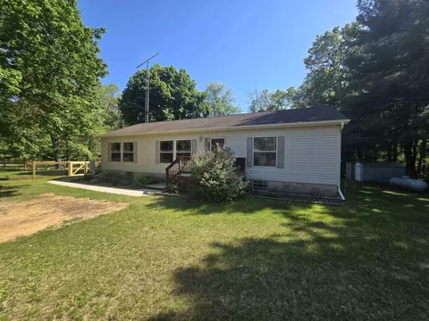331 Ember Dr, Oxford, WI 53952