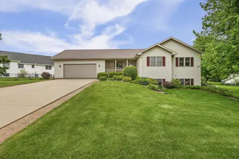 605 Prairie Hills Dr, Dodgeville, WI 53533