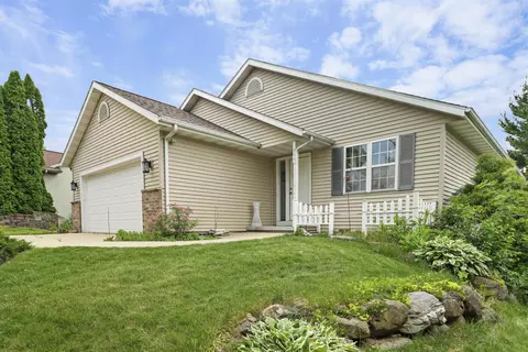 544 Berwick Dr, Sun Prairie, WI 53590
