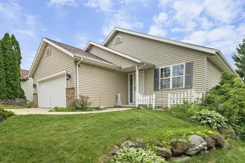 544 Berwick Dr, Sun Prairie, WI 53590