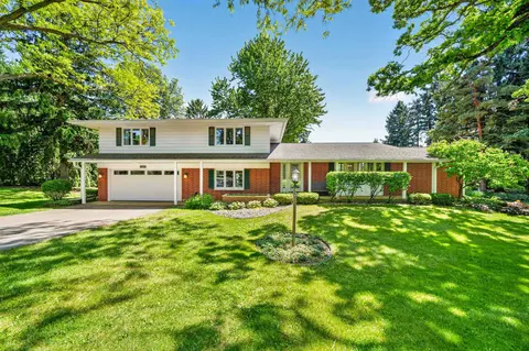 5567 Shamrock Ln, Fitchburg, WI 53711