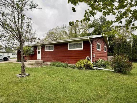 265 E Memorial Dr, Janesville, WI 53545
