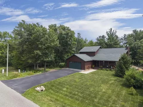 306 Lake Shore Dr, Wisconsin Dells, WI 53965