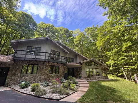 4380 County Rd Y, Saukville, WI 53080