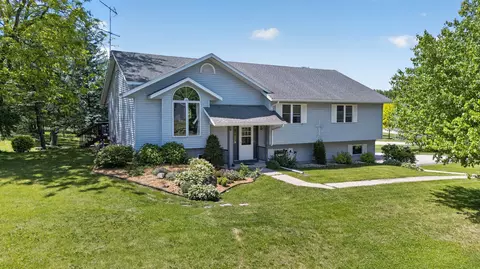 7129 Dorf View Ct, Sauk City, WI 53583