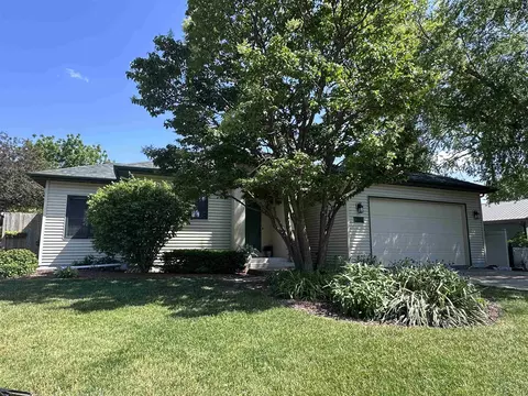 2426 N Sumac Dr, Janesville, WI 53545