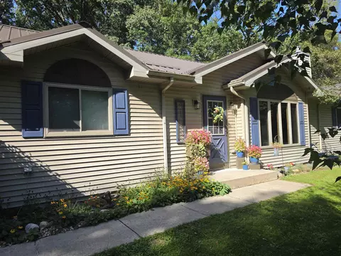 438 Fur Ct, Wisconsin Dells, WI 53965