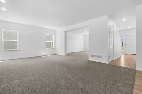 Living - 603 E Maple Beach Dr, Edgerton, WI 53534 photo 6 of 7