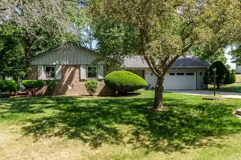Exterior - 807 E Holiday Dr, Beloit, WI 53511 photo 3 of 15
