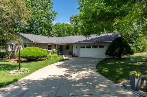 807 E Holiday Dr, Beloit, WI 53511