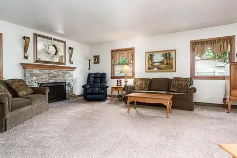 Living - 807 E Holiday Dr, Beloit, WI 53511 photo 1 of 6