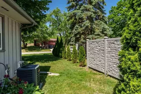 Exterior - 807 E Holiday Dr, Beloit, WI 53511 photo 14 of 15