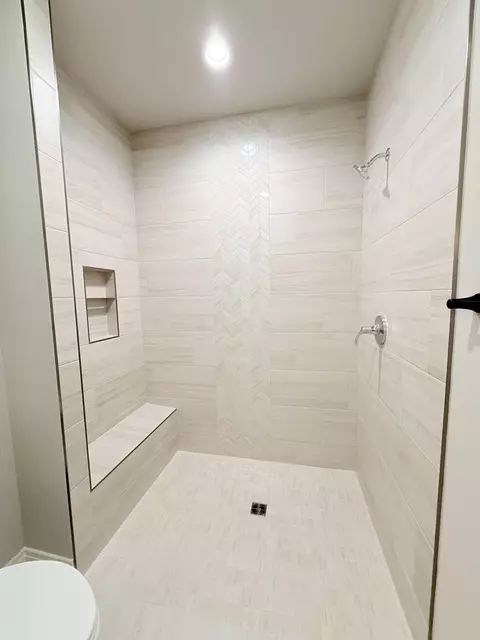 Bath - Unit 7.1 Bellflower Drive, Deforest, WI 53532 photo 2 of 4