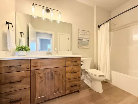Bath - Unit 7.1 Bellflower Drive, Deforest, WI 53532 photo 3 of 4