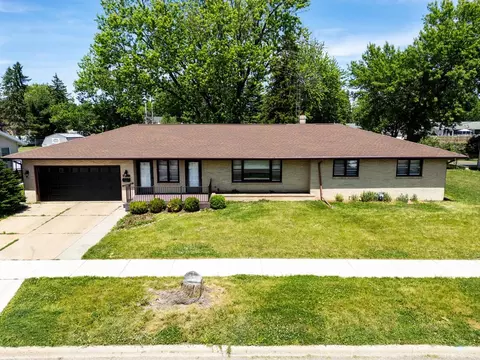 2020 Bond Pl, Janesville, WI 53548