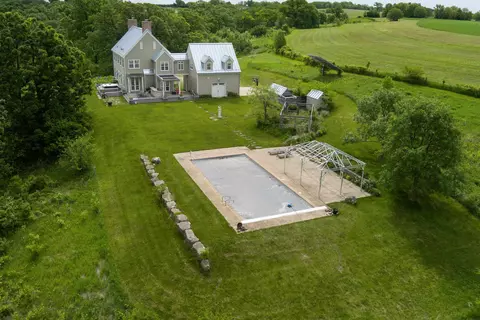 4275 Norwegian Hollow Rd, Dodgeville, WI 53533