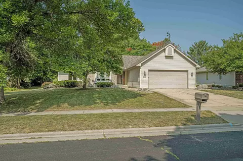 5602 Chestnut Ln, Mcfarland, WI 53558