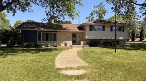 615 Lake Shore Dr, Beaver Dam, WI 53916