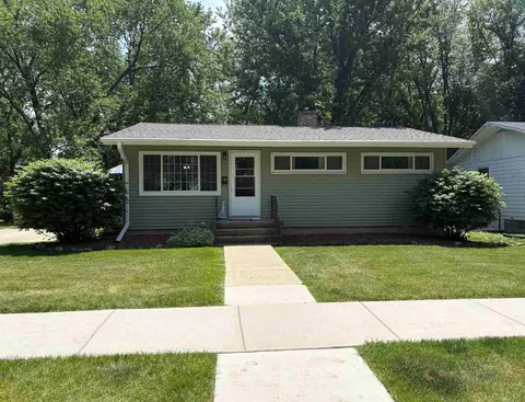 429 W Main St, Evansville, WI 53536
