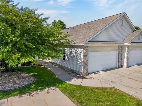 706 Creek Edge Dr #5, Deforest, WI 53532