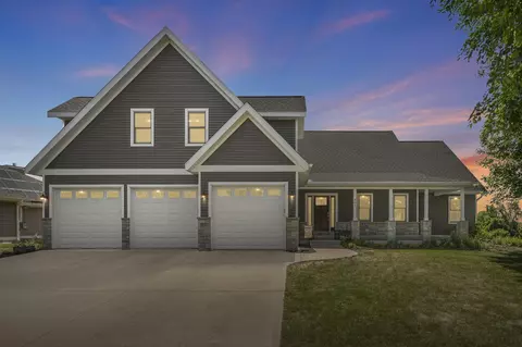 802 Stoney Hill Ln, Cottage Grove, WI 53527