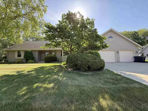 3259 Thames Ln, Janesville, WI 53546