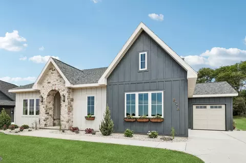 W8778 Blue Violet Court, Cambridge, WI 53523