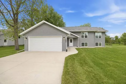 390 Meadow Ln, Columbus, WI 53925