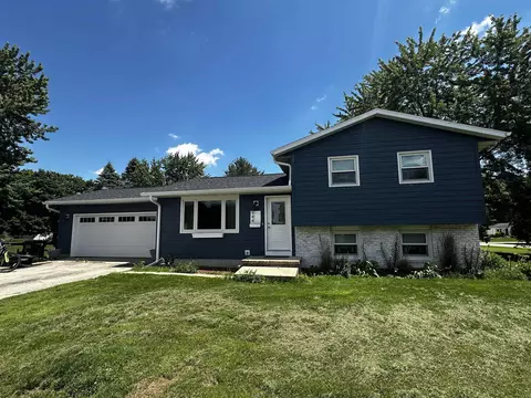 944 Ash Ln, Stoughton, WI 53589