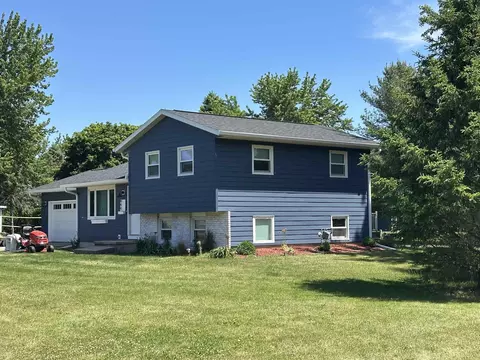 944 Ash Ln, Stoughton, WI 53589