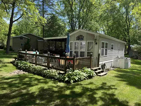 208 Hillside Dr, Edgerton, WI 53534