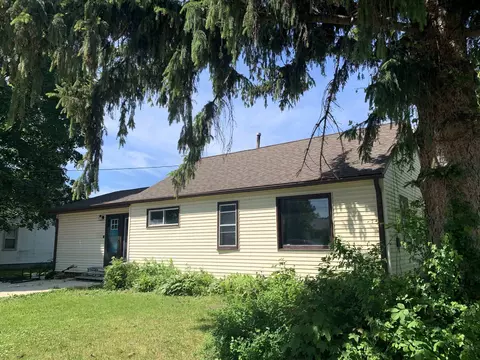 744 Farnham St, Columbus, WI 53925