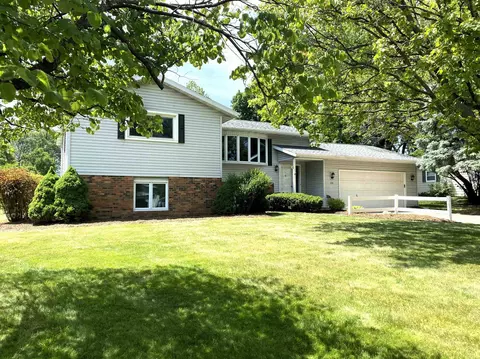 210 Avalon Rd, Columbus, WI 53925