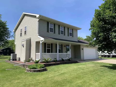 355 Sturges St, Columbus, WI 53925
