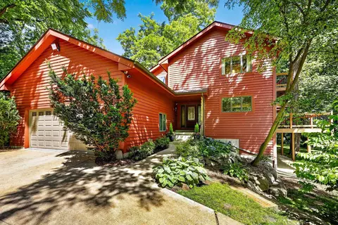 1 White Oaks Ln, Madison, WI 53711