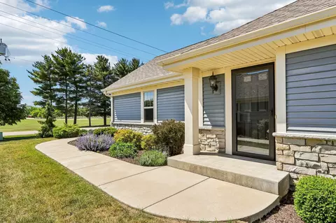 306 Markham Rd #202, Eagle, WI 53119