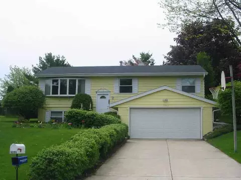 5205 Meadowood Dr, Fitchburg, WI 53711