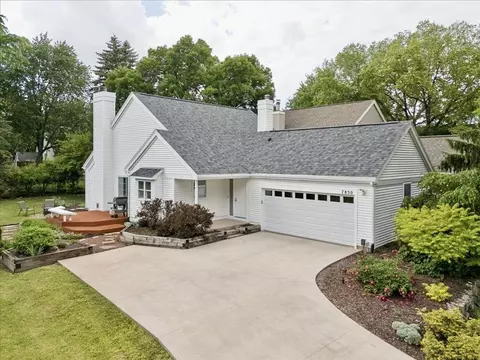 7850 E Oakbrook Cir, Madison, WI 53717
