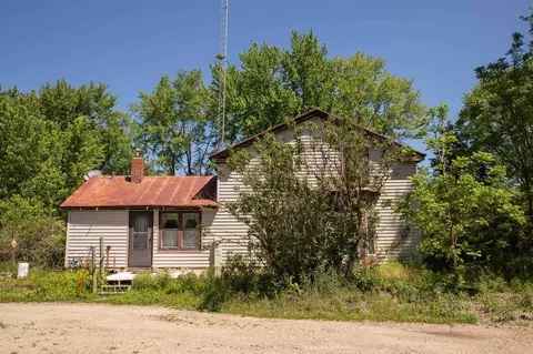 719 S Main St, Westfield, WI 53964